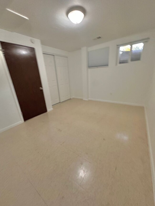 Building Photo - Gorgeous & Remodeled-4 Bedroom-Green Mount...