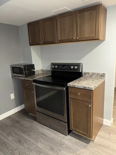 Building Photo - 1611 Albert Dr