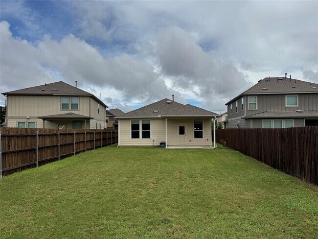 Building Photo - 250 Zuma Dr
