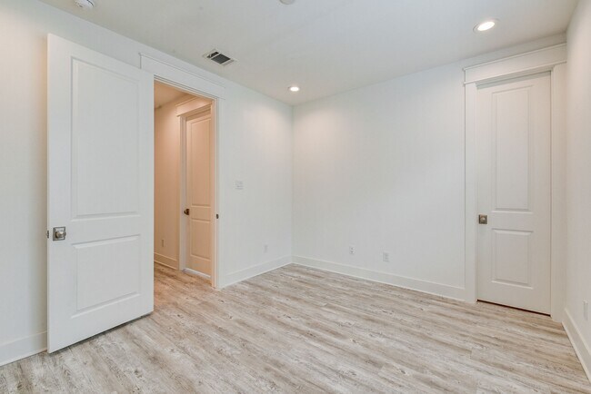 Building Photo - 2539 Judiway St