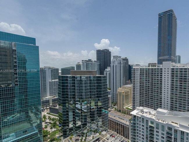 Building Photo - 1300 Brickell Bay Dr