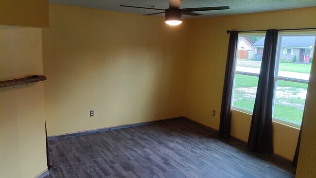 Building Photo - 7819 Peppercorn Ln