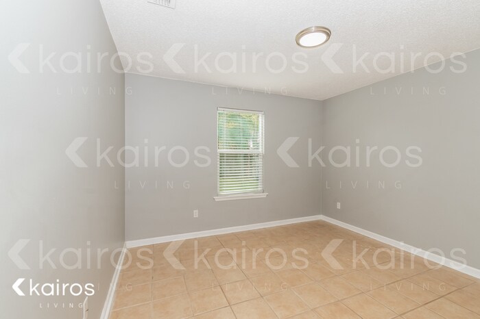 Building Photo - 1846 Manitoba Ct N