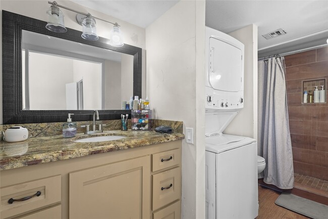 Building Photo - 11710 Southlake Dr