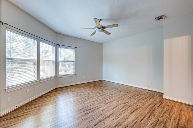 Building Photo - 1811 Gentryside Dr