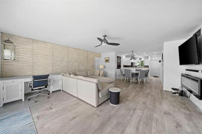 Building Photo - 1199 Hillsboro Mile