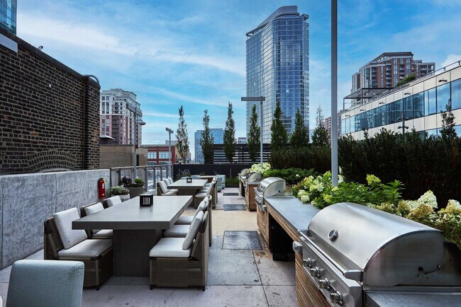 Building Photo - 1006 S Michigan Ave