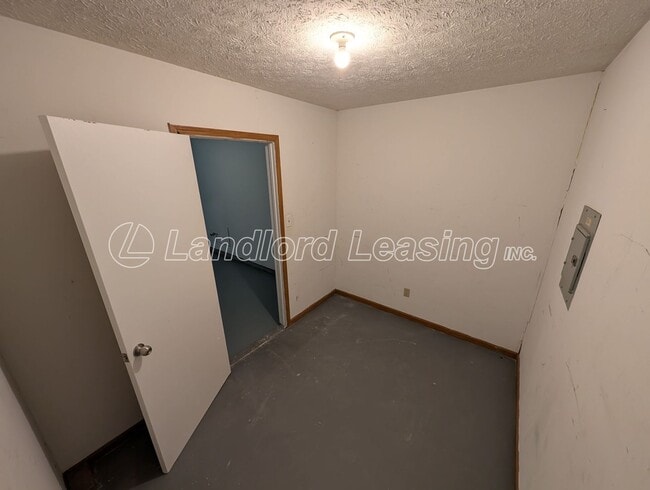 Building Photo - Charming 3-Bedroom Ranch with New Kitchen ...