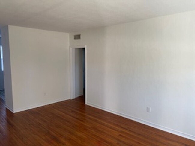 Building Photo - 664 Windermere Blvd