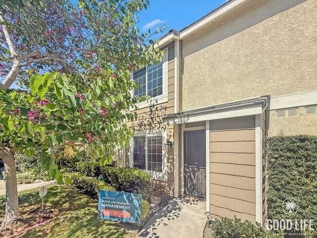 Primary Photo - Beautiful 2B/2.5BA Townhouse in Carmel Val...