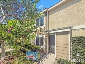 Building Photo - Beautiful 2B/2.5BA Townhouse in Carmel Val...
