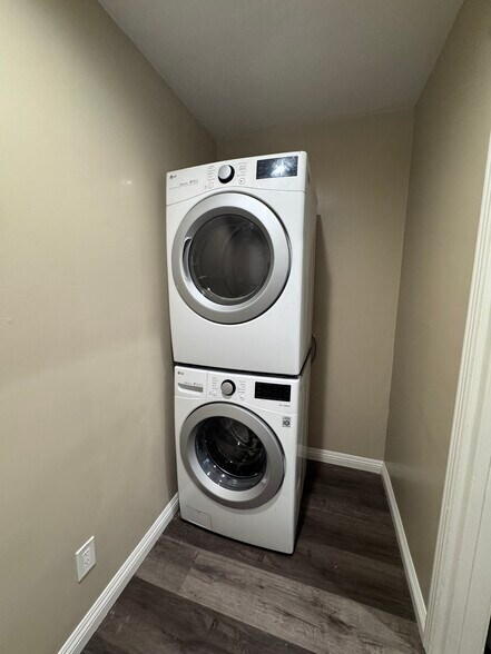 In unit Washer & Dryer - 725 N Mariposa St