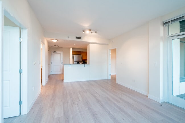 Building Photo - 475 Redwood St