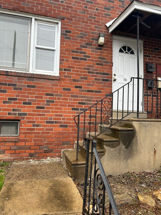 Building Photo - 7339 Claridge St
