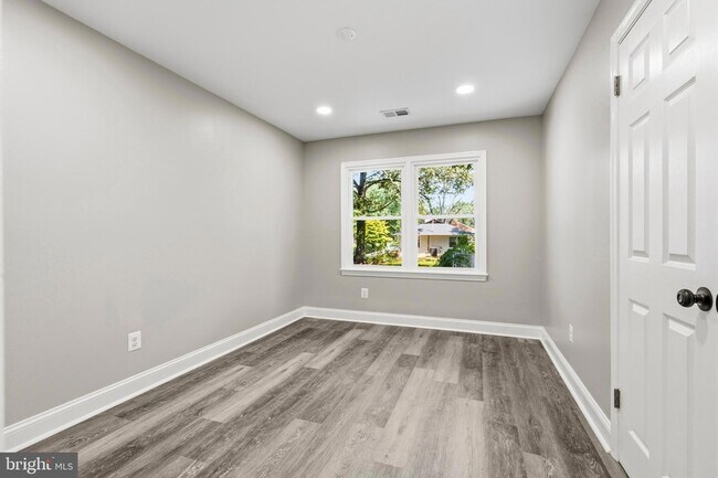Building Photo - 2608 Holly Dr