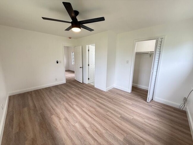 Building Photo - Groveland Home on large lot