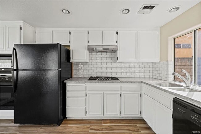 Building Photo - 25815 Dickens Ct