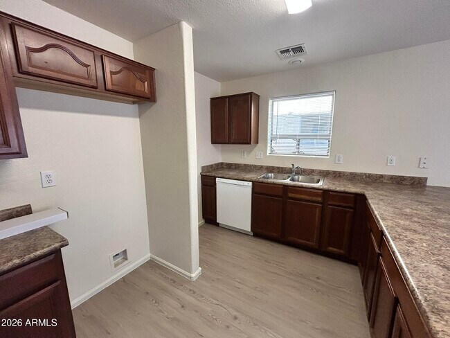 Building Photo - 42406 W Sunland Dr