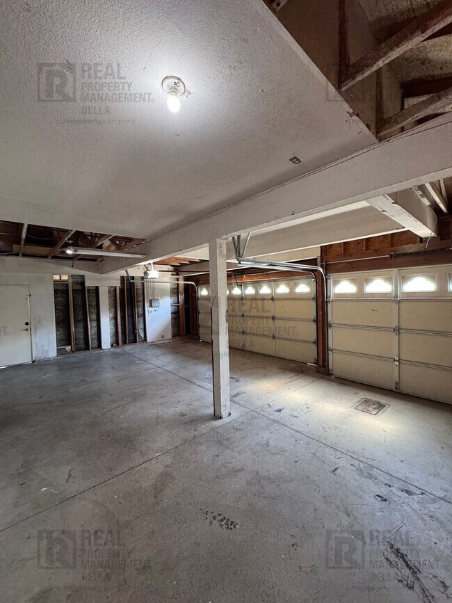Building Photo - 23 Bella Donaci