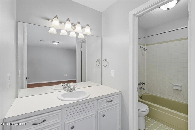 Building Photo - 23 Fox Glen Cir