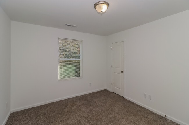 Building Photo - 134 Mountain Crest Dr