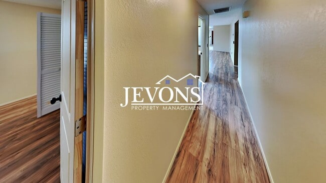 Building Photo - $500 Rent Credit | 3-bedroom single-family...