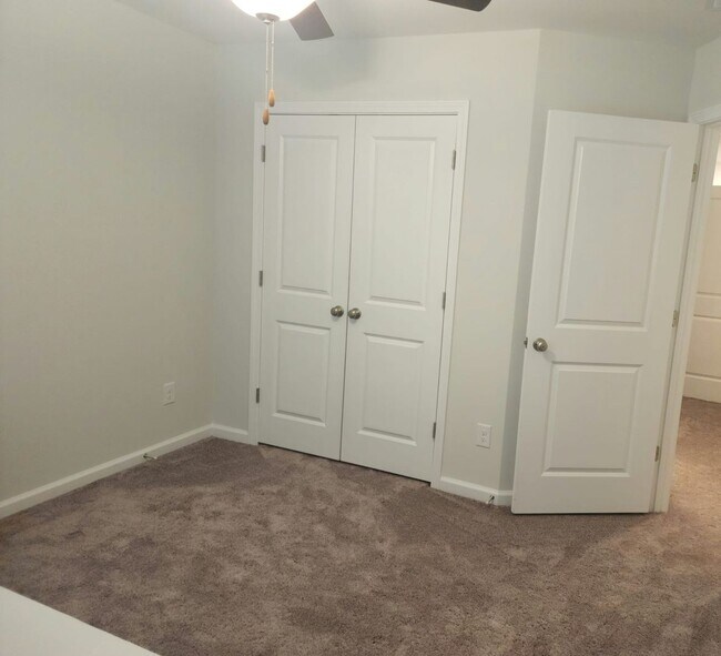 Building Photo - 405 Eclipse Ln