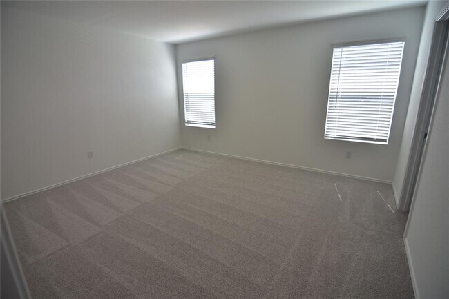 Building Photo - 275 Bugbee