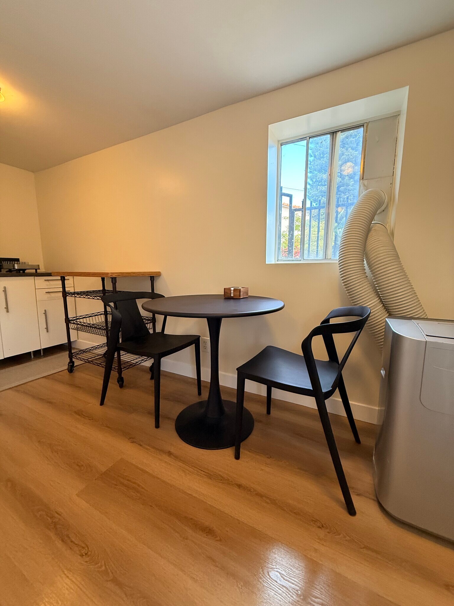 Building Photo - 1295 Foothill Dr