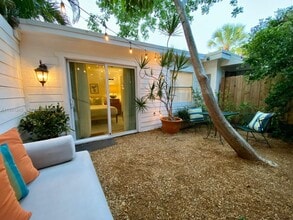 Building Photo - 1121 NE 1st Ave.