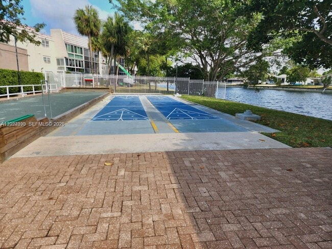 Building Photo - 9101 Lime Bay Blvd