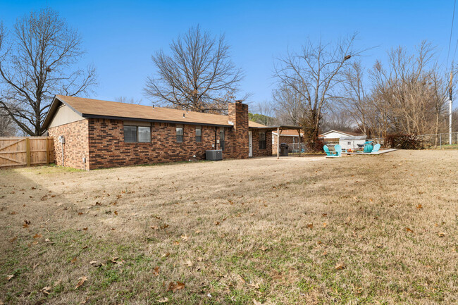Building Photo - 3028 N Malinda Dr