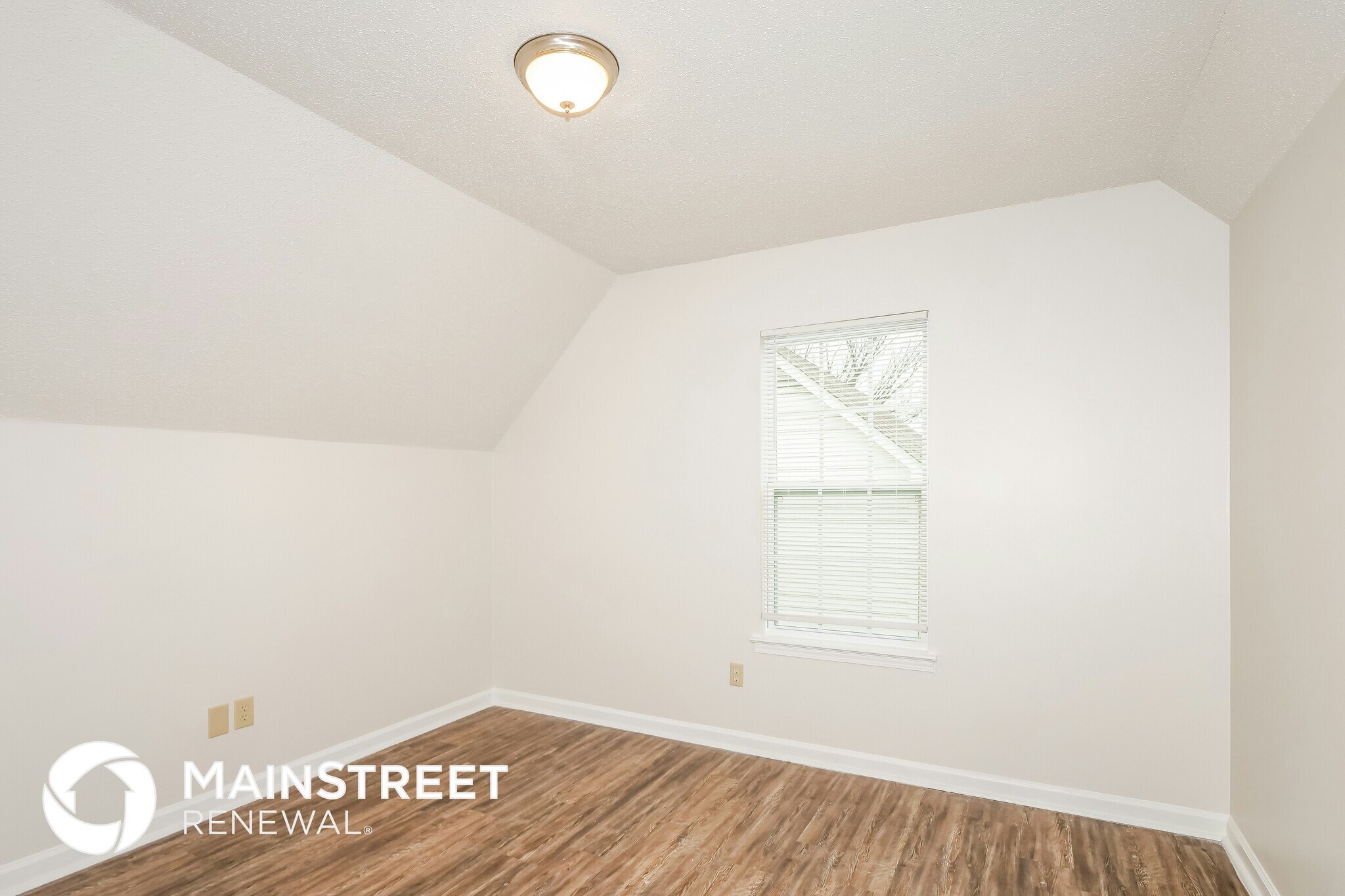 Building Photo - 5530 Oak Branch Cir N