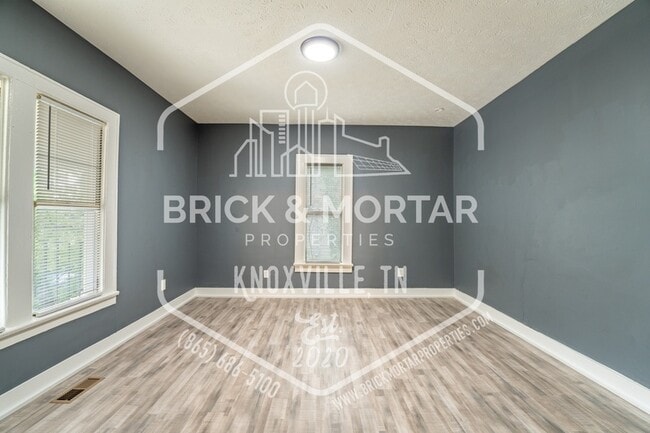 Building Photo - 411 James Ave