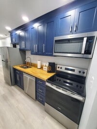 Building Photo - 294 Quick St