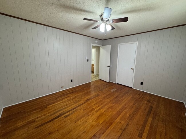 Building Photo - Available to Show