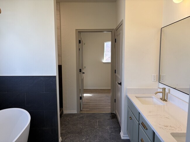 Building Photo - 11601 Hackney Ln