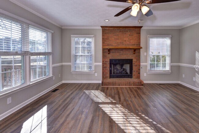 Building Photo - Lovely Home in Seaford