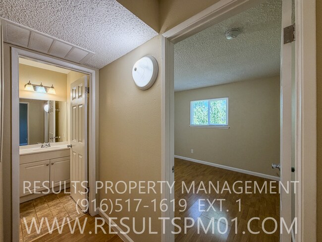 Building Photo - Adorable 2 bedroom duplex