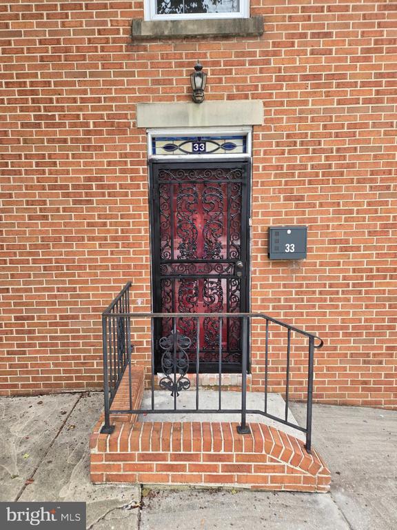 Building Photo - 33 S Ann St