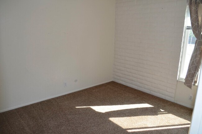 Building Photo - 205 E 4600 S