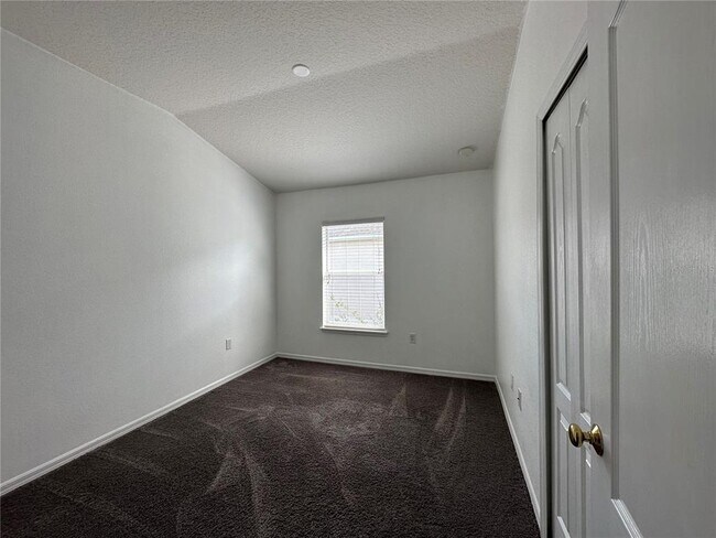 Building Photo - 6624 S Goldenrod Rd