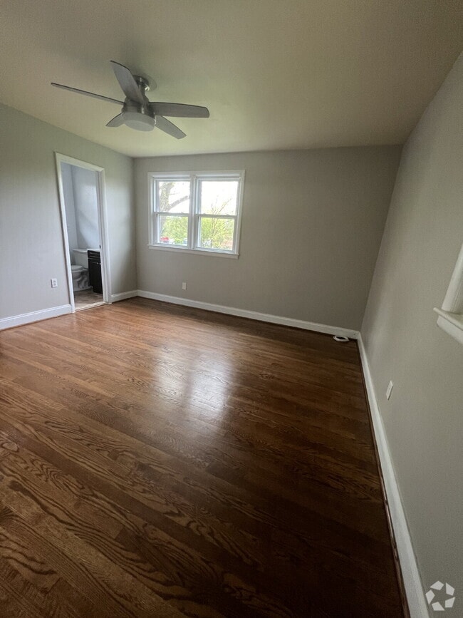Building Photo - "Expansive 5-Bedroom Haven with Dual Kitch...