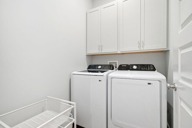 Building Photo - 323 Suwannee Dr