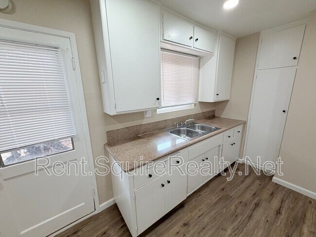 Building Photo - 355 S Aspan Ave