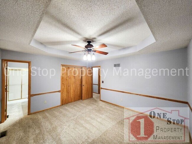 Building Photo - 4 bedroom, 2.5 bathroom, 2 car garage home...