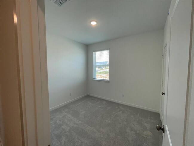 Building Photo - 173 Golden Bell Wy