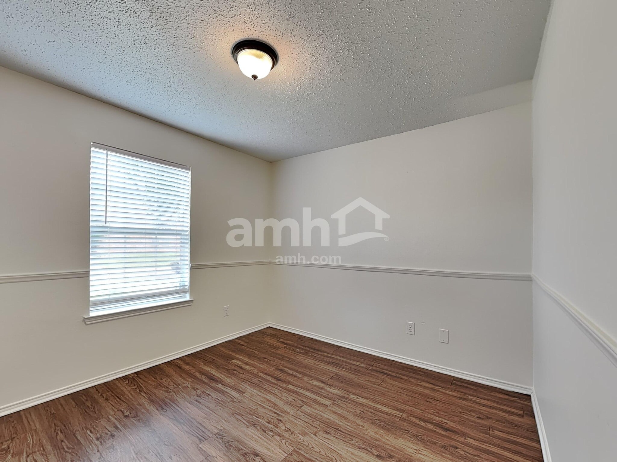 Building Photo - 2043 Wildwood Dr