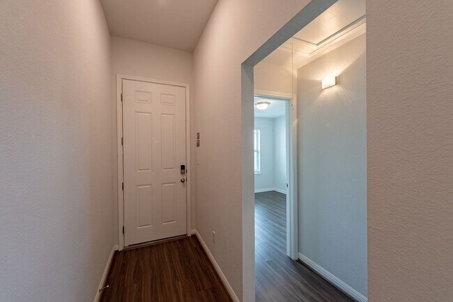 Building Photo - Experience Luxury Living: Perfect Blend of Comfort & Style in Your Dream Home! Schedule Viewing Now!