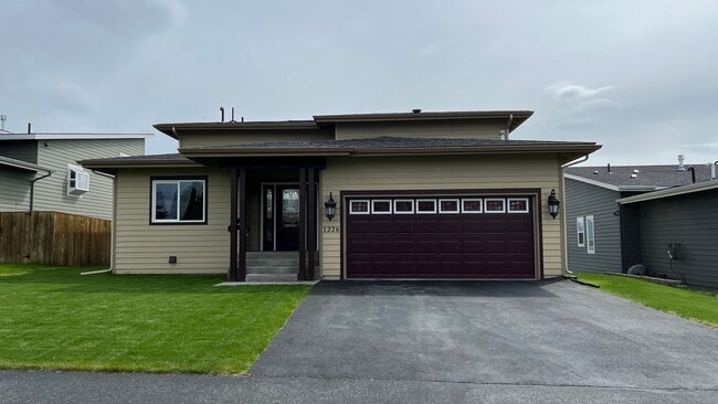 Primary Photo - Meticulously well kept 3 bed, 3.5 bath Gov...